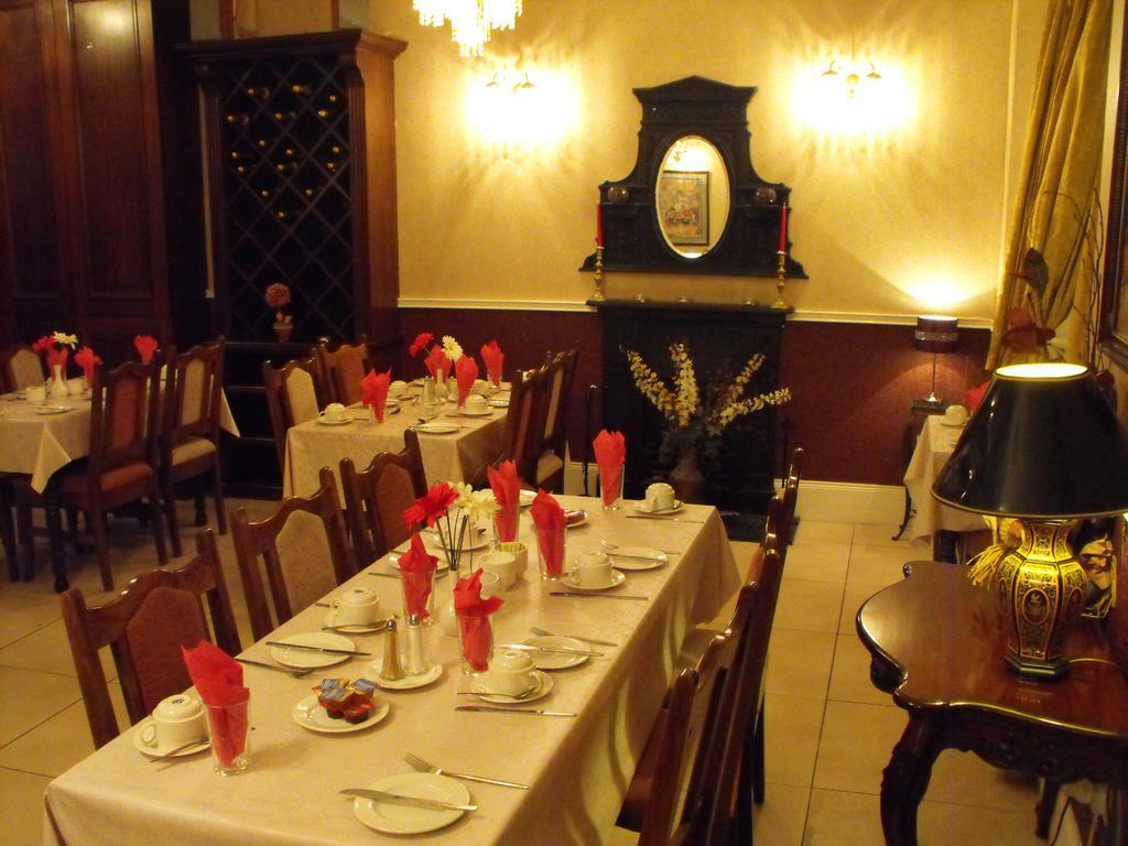 Myles Creek Hotel Килки Екстериор снимка