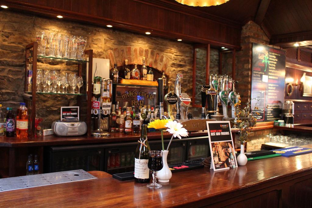 Myles Creek Hotel Килки Екстериор снимка