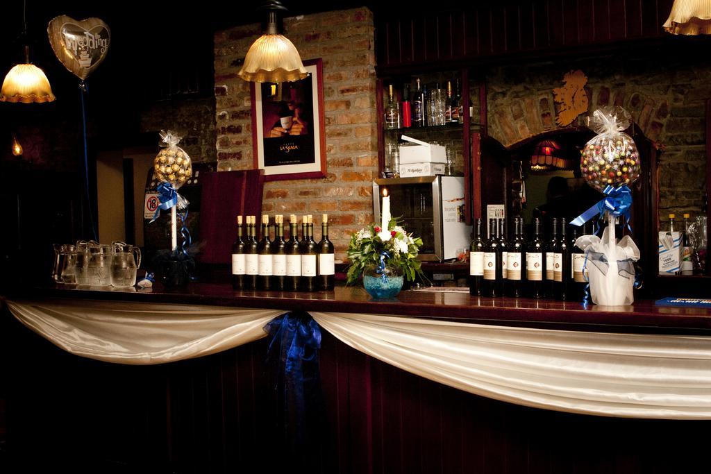 Myles Creek Hotel Килки Екстериор снимка