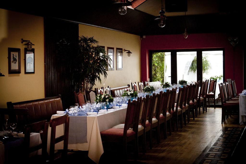 Myles Creek Hotel Килки Екстериор снимка