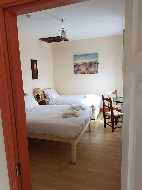 Myles Creek Hotel Килки Екстериор снимка
