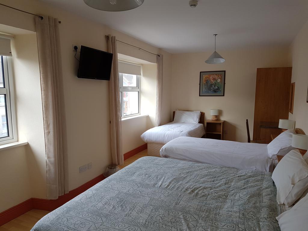 Myles Creek Hotel Килки Екстериор снимка