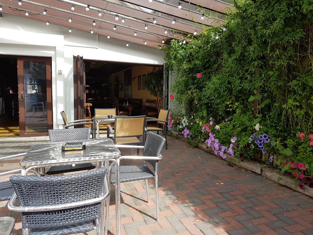 Myles Creek Hotel Килки Екстериор снимка