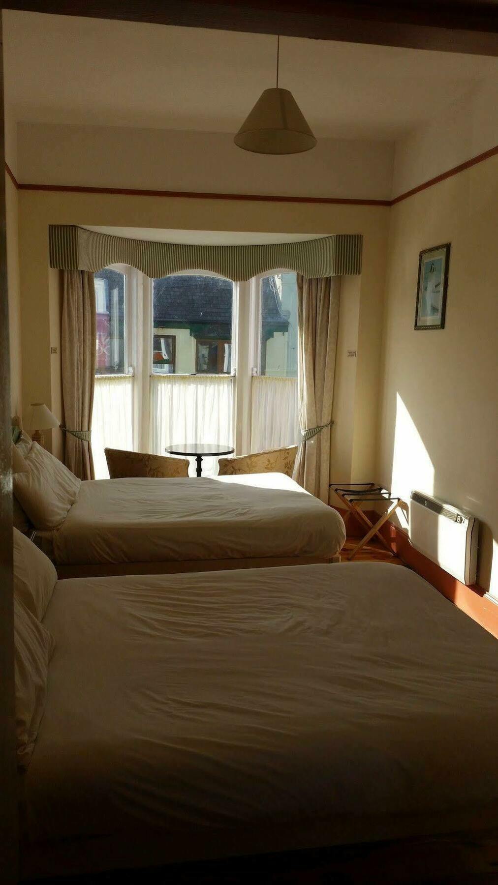 Myles Creek Hotel Килки Екстериор снимка